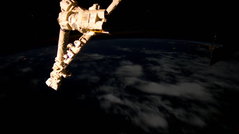 The-International-Space-Station-Flies-Over-The-Earth-At-Night-With-Storms-And-Lightning-Strikes-Visible-3