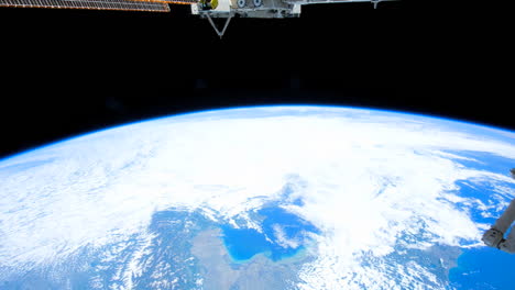 The-International-Space-Station-Flies-Over-The-Earth-By-Day-4