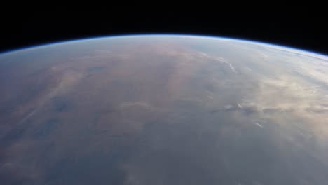 Die-Internationale-Raumstation-Fliegt-Am-Tag-5-über-Die-Erde
