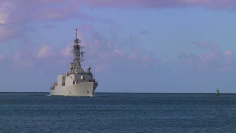 El-Destructor-De-Misiles-Guiados-Iroquois-Del-Barco-De-La-Armada-Canadiense-Navega-Cerca-De-Hawai