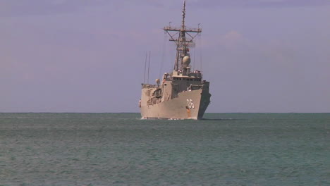 Una-Fragata-De-Misiles-Guiados-De-La-Armada-Real-Australiana-Navega-Cerca-De-Hawaii-2
