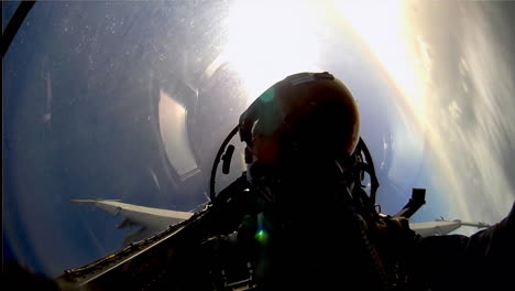 Pov-Aufnahmen-Aus-Dem-Cockpit-Eines-Kampfflugzeugs-2