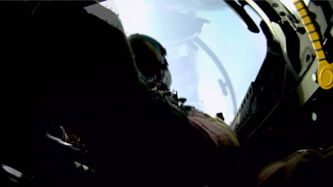Pov-Aufnahmen-Aus-Dem-Cockpit-Eines-Kampfflugzeugs-4