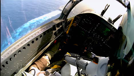 Pov-Aufnahmen-Aus-Dem-Cockpit-Eines-Kampfflugzeugs-5