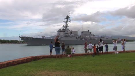 The-Guided-Missile-Destroyer-Uss-Chung-Hoon-Departs-Pearl-Harbor-Hawaii-On-A-Mission-2