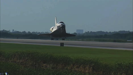 The-Space-Shuttle-Comes-In-For-A-Landing-1