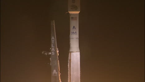 Eine-NASA-Rakete-Startet-Von-Einer-Startrampe-5