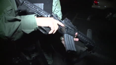 Us-Federal-Agents-Arrest-Illegal-Aliens-Using-Military-Style-Weapons