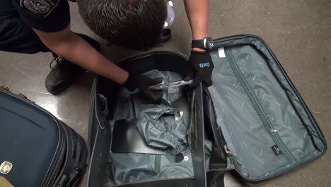 Homeland-Security-Agents-Find-Heroin-In-Suitcases-At-An-Airport