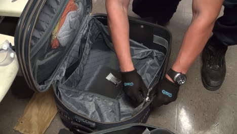 Homeland-Security-Agents-Find-Heroin-In-Suitcases-At-An-Airport-1