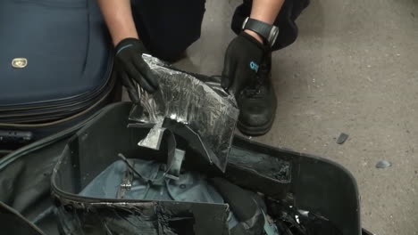 Homeland-Security-Agents-Find-Heroin-In-Suitcases-At-An-Airport-2