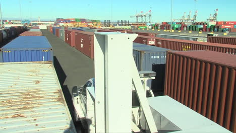 Homeland-Security-Uses-Radiological-Scanning-To-Screen-Shipping-Containers-At-A-Port-Facility-2