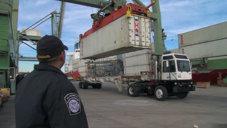 Homeland-Security-Uses-Radiological-Scanning-To-Screen-Shipping-Containers-At-A-Port-Facility-4