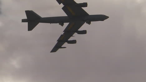 An-Air-Force-B52-Stratofortress-Flyover