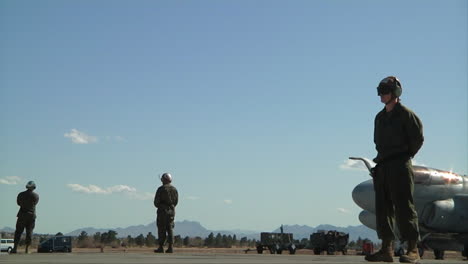 Air-Force-Grumann-Ea6-Prowler-Jets-Taxi-Auf-Einer-Start--Und-Landebahn