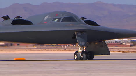 The-Air-Forcer-B2-Stealth-Bomber-Taxis-On-The-Runway-1