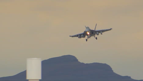 Air-Force-F15-Jet-Llegando-Para-Aterrizar