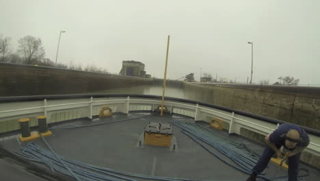 Zeitraffer-Pov-Aufnahmen-Eines-Schiffes,-Das-Durch-Die-Schleusen-Auf-Dem-Saint-Lawrence-Seaway-Fährt