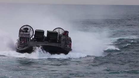 Marine-Forces-Use-Amphibious-Assault-Vehicles-On-The-High-Seas-1