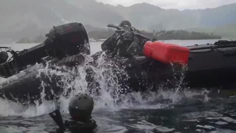 Navy-Seals-Train-On-Rubber-Zodiac-Watercraft-While-A-Helicopter-Performs-A-Helicasting-Maneuver-1