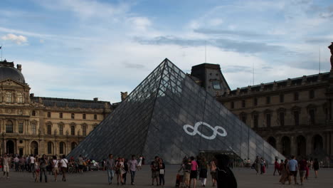 Louvre-01