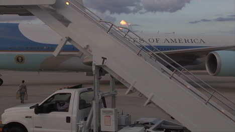 The-Boarding-Ramp-Is-Brought-Up-To-Air-Force-One-And-President-Obama-And-Harry-Reid-Emerge