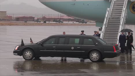 President-Obama-Arrives-At-Airforce-One-In-A-Motorcade-On-A-Rainy-Day-1
