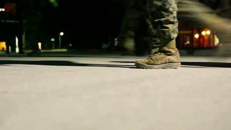 Marinesoldaten-In-Ausbildung-Gehen-Auf-Nachtmarsch