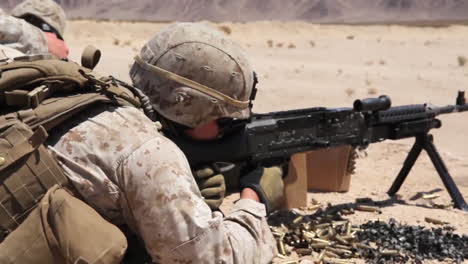 Us-Marines-Practice-Firing-Machine-Guns-In-Battlefield-Exercises-2