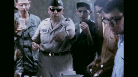 Jüdische-Amerikanische-Soldaten-Feiern-Armee-Passah-In-Den-1960er-Jahren-In-Vietnam