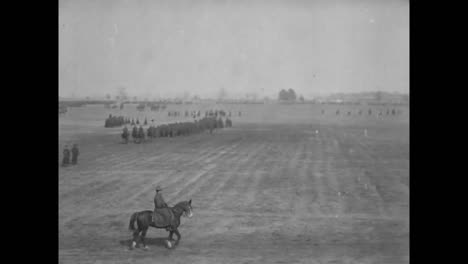 Buenas-Tomas-De-Tropas-Marchando-Y-Preparándose-Para-La-Batalla-En-La-Primera-Guerra-Mundial