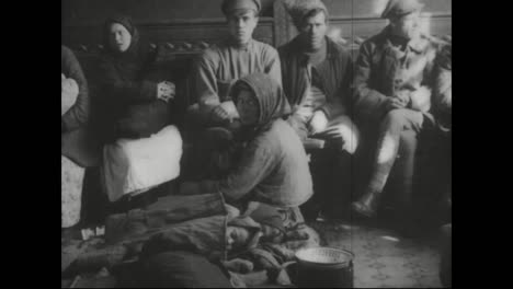 Película-De-Archivo-De-Vladivostok,-Siberia,-Rusia-De-1918-Con-Trabajadores-Judíos-Pobres-Y-Refugiados.