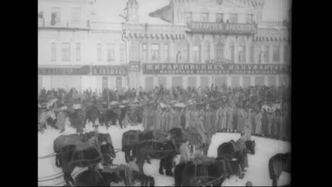 Massive-Militärparaden-Begleiten-Den-Ersten-Weltkrieg-Auf-Russisch-Im-Jahr-1918