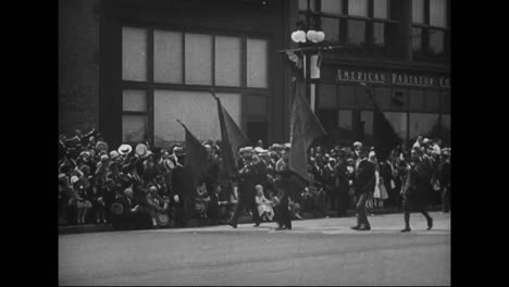 Die-Parade-Zum-Unabhängigkeitstag-Von-1926-Und-Die-Feierlichkeiten-In-Chicago,-Illinois,-Enthalten-Sehr-Gute-Paradeaufnahmen