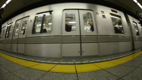 Tokyo-Metro-People