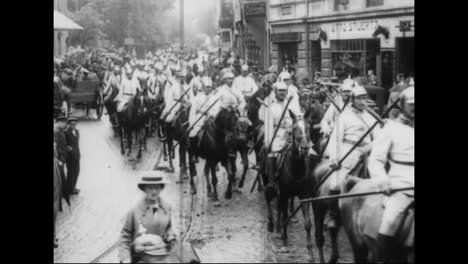 Captured-German-War-Film-From-World-War-One-Shows-Cavalry-Heading-For-The-Front-Ines-Of-The-War
