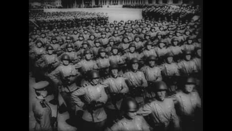 Russian-Troops-March-In-Formation-During-World-War-Two