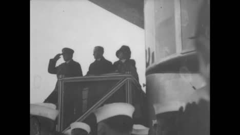 President-And-Mrs-Coolidge-Greet-The-Arrival-Of-The-Navy-Blimp-Los-Angeles-At-Bolling-Field-In-1924
