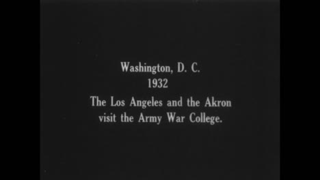 El-Dirigible-Del-Ejército-De-Los-Ángeles-Y-El-Akron-Visitan-La-Escuela-De-Guerra-Del-Ejército-En-1932.