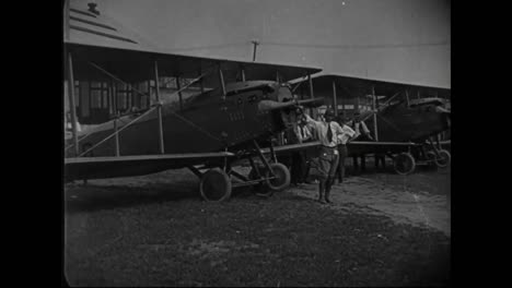 Airplanes-Are-Built-In-A-Factory-In-1917-And-Then-Tested-In-Flight-2