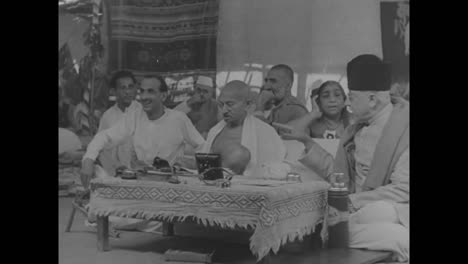Los-Musulmanes-Rezan-En-La-Mezquita-De-Jama-Masjod-En-Delhi,-India-En-1948