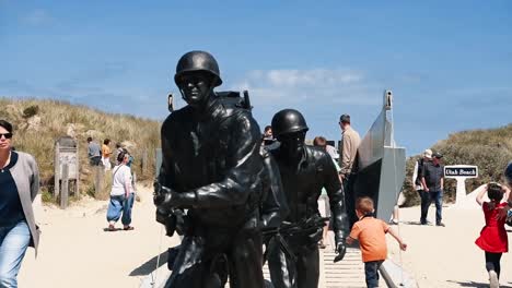 Broll-Von-Denkmälern-Und-Statuen-Am-Strand-Der-Normandie-Zum-75-jährigen-Jubiläum-Des-Dday-2019