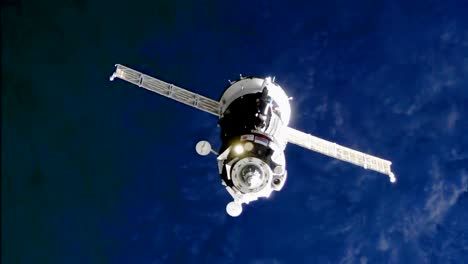 Expedition-5253-Approaching-To-Dock-The-Space-Station-2017