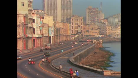 Straßenszenen-Aus-Kuba-In-Den-1980er-Jahren-11