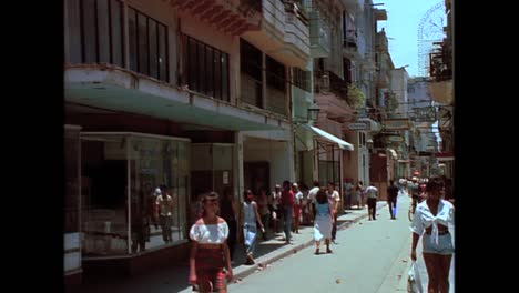 Historic-street-scenes-from-Cuba-in-the-1980s-7