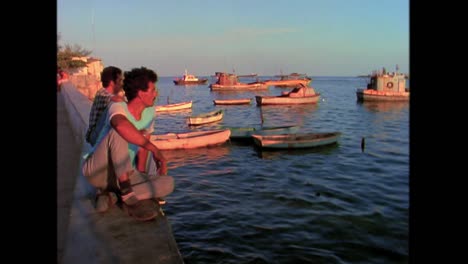 Street-scenes-from-Cuba-in-the-1980s-14