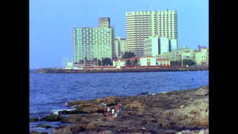 Szenen-Entlang-Der-Uferpromenade-In-Havanna-Kuba-In-Den-1980er-Jahren