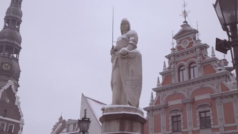 Slow-Move-Past-A-Statue-In-Downtown-Riga-Latvia