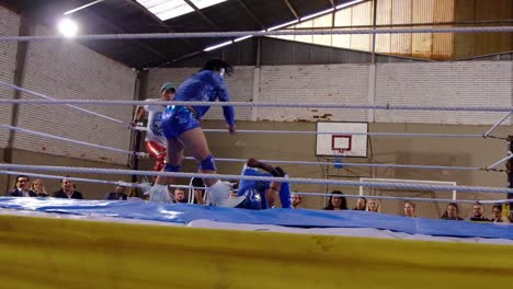 Male-Wrestlers-Fight-In-A-Boxing-Ring-In-Bolivia-1
