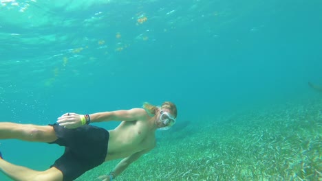 Good-Underwater-Shot-Of-A-Giant-Manta-Ray-Swimming-In-San-Pedro-Honduras-1